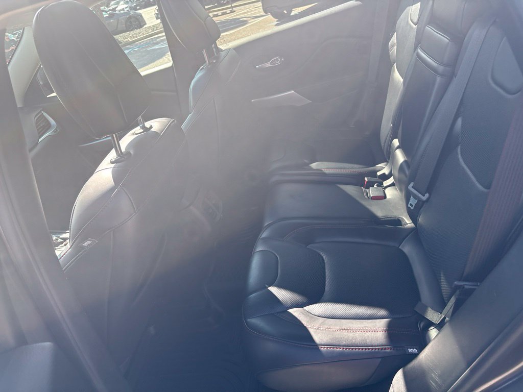 Used 2017 Jeep Cherokee Trailhawk AWD/4WD image 19