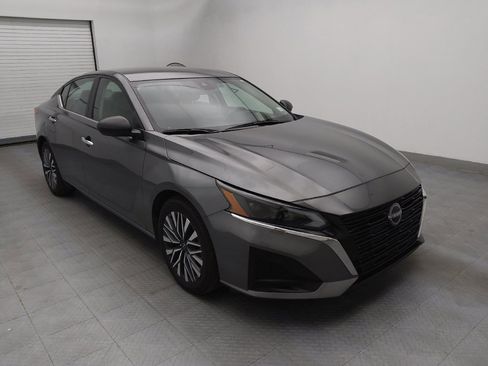 Used 2024 Nissan Altima 2.5 SV image 13