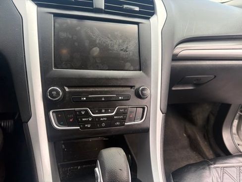 Used 2016 Ford Fusion SE FWD image 23