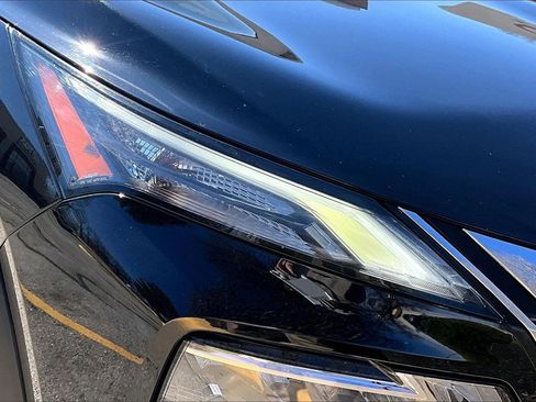 Used 2023 Nissan Rogue SV image 29