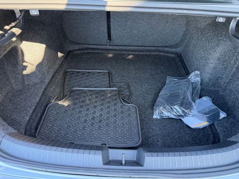 Certified 2025 Volkswagen Jetta SE w/ Black Wheel Package image 28