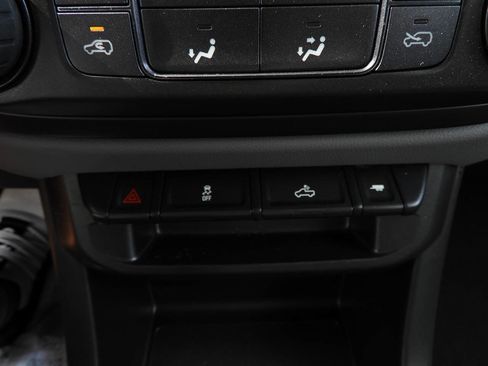 Used 2022 Chevrolet Colorado W/T w/ WT Convenience Package AWD/4WD image 42