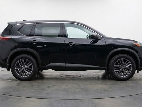 Used 2024 Nissan Rogue S image 11