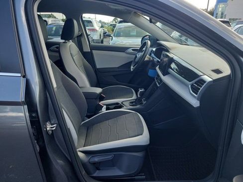 Certified 2025 Volkswagen Taos SE FWD image 10