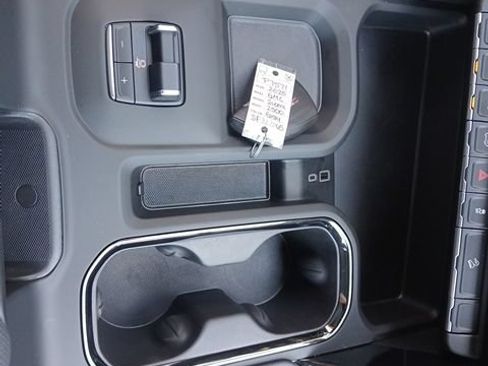 Used 2025 GMC Sierra 2500 AT4 w/ AT4 Premium Plus Package AWD/4WD image 45