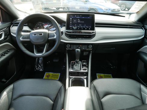 Used 2025 Jeep Compass Limited AWD/4WD image 10
