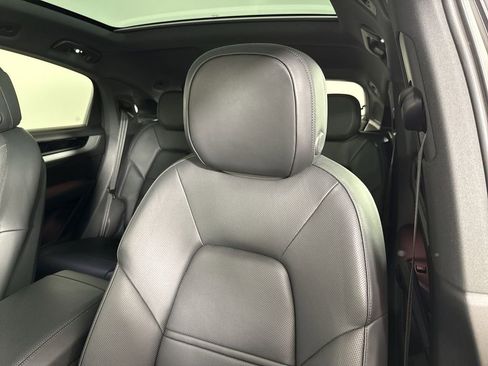 Certified 2025 Porsche Cayenne S image 40