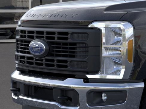 New 2026 Ford F250 XL w/ XL Chrome Package image 17
