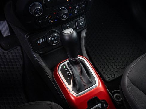 Used 2022 Jeep Renegade Trailhawk image 31