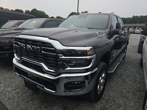 Used 2025 RAM 2500 Big Horn AWD/4WD image 1