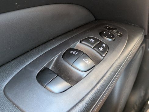 Used 2020 Nissan Pathfinder SV image 22