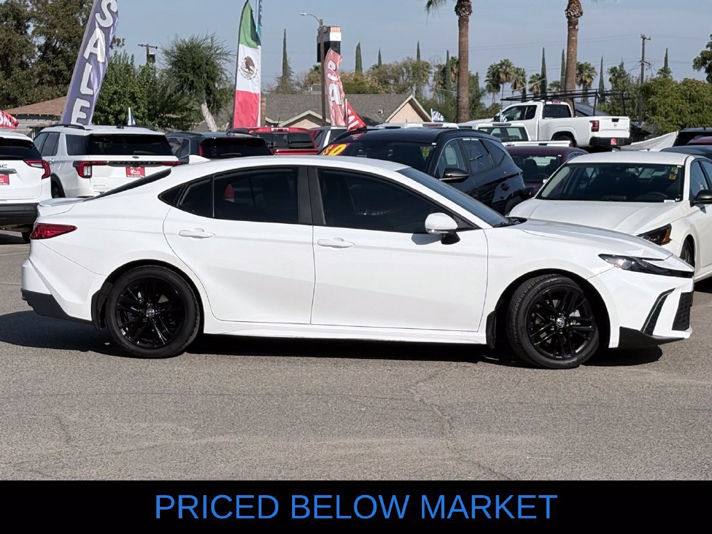 Used 2025 Toyota Camry SE FWD image 4