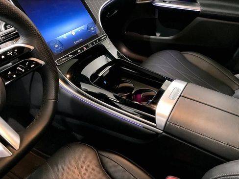 Used 2025 Mercedes-Benz GLC 300 4MATIC image 20