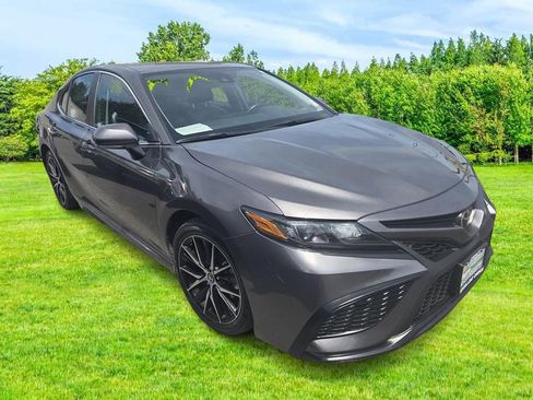 Used 2024 Toyota Camry SE w/ Cold Weather Package FWD image 2