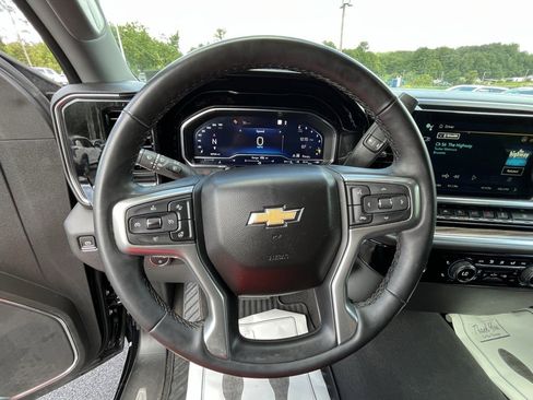Used 2023 Chevrolet Silverado 1500 LT image 2