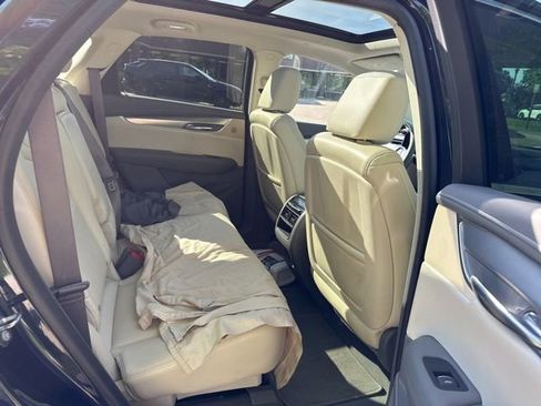 Used 2017 Cadillac XT5 Luxury w/ Driver Awareness Package AWD/4WD image 11