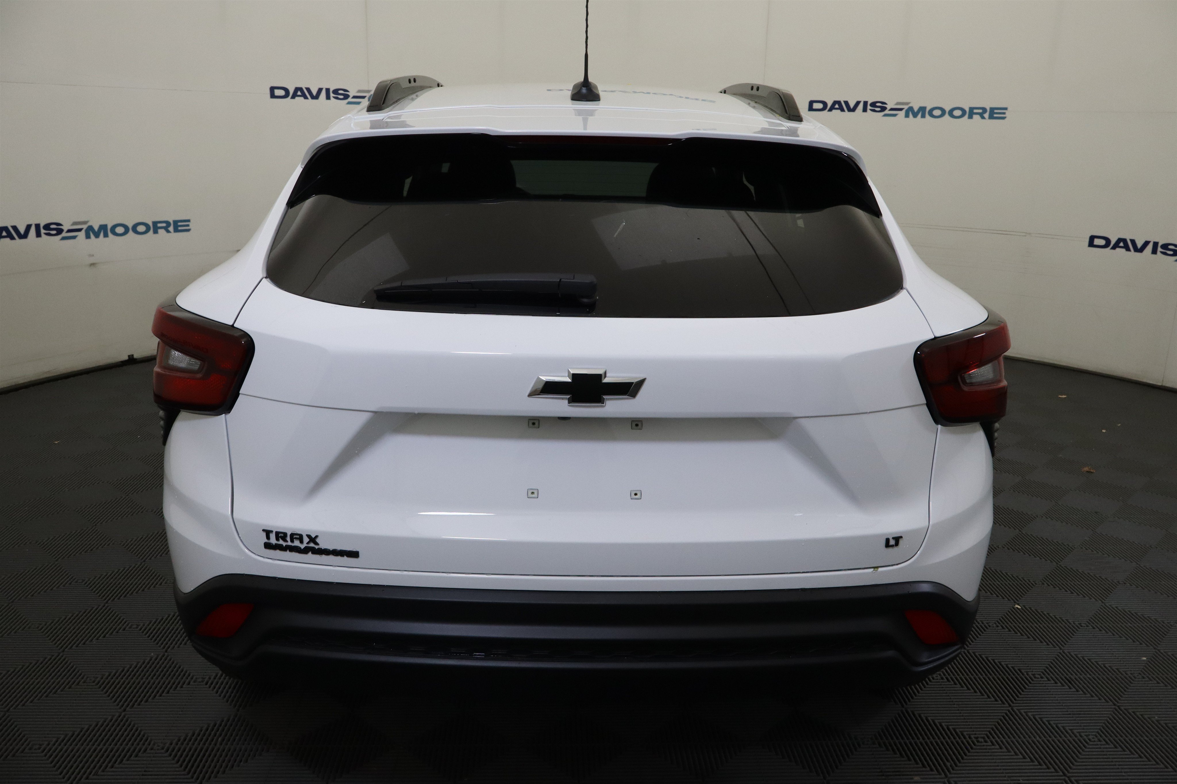 New 2026 Chevrolet Trax LT w/ Midnight Edition FWD image 8