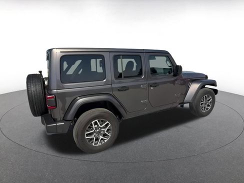 Used 2025 Jeep Wrangler Sahara image 11