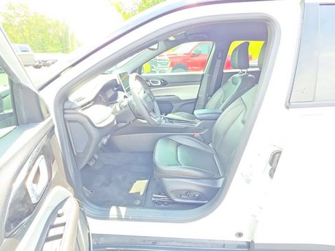 Used 2025 Jeep Compass Limited AWD/4WD image 15