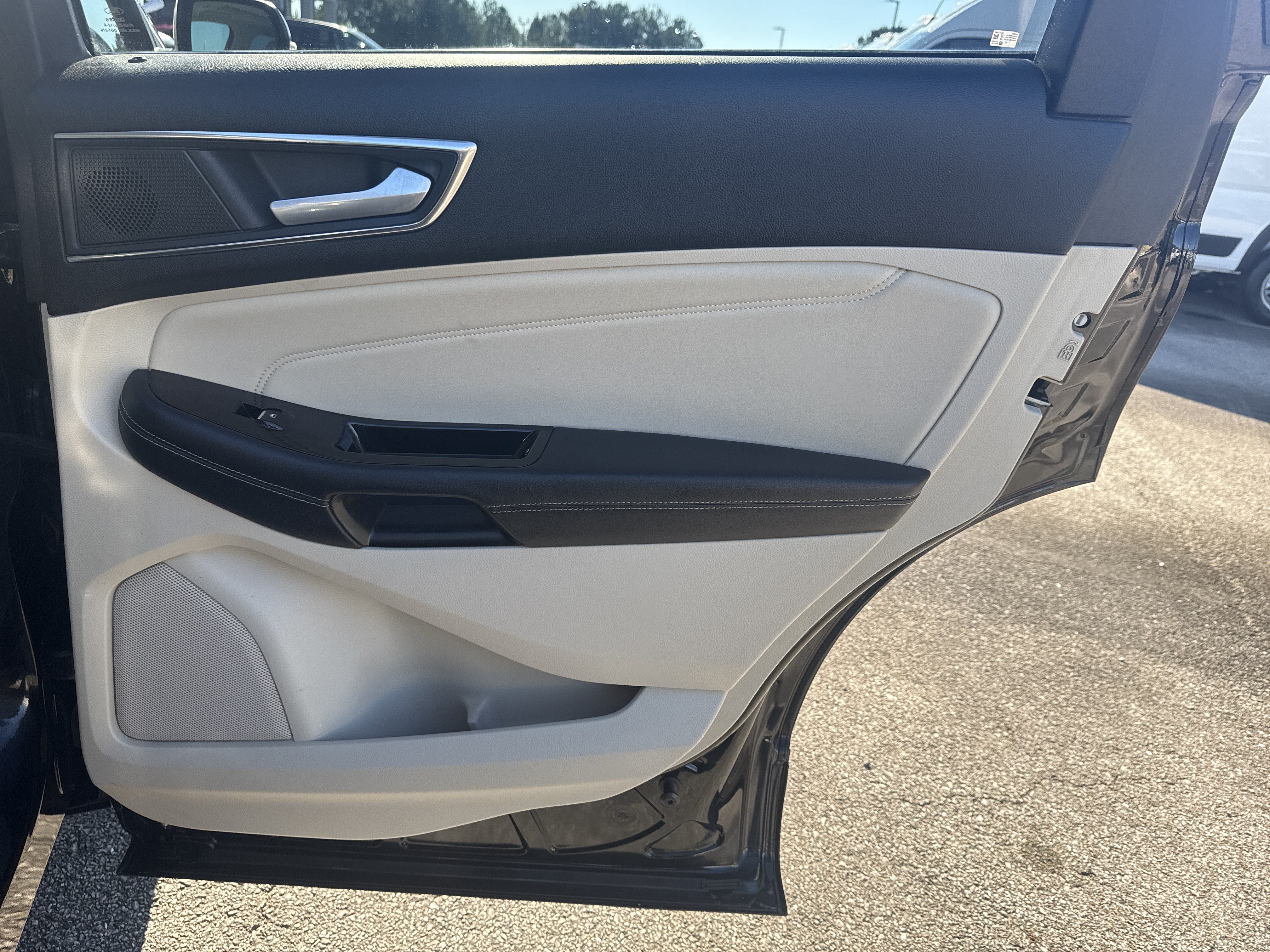 Used 2019 Ford Edge Titanium FWD image 16
