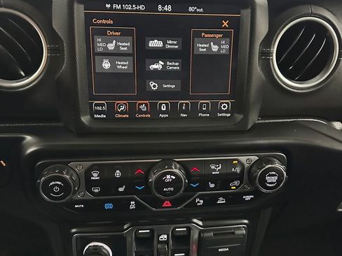 Used 2022 Jeep Wrangler Unlimited Sahara w/ Cold Weather Group AWD/4WD image 23