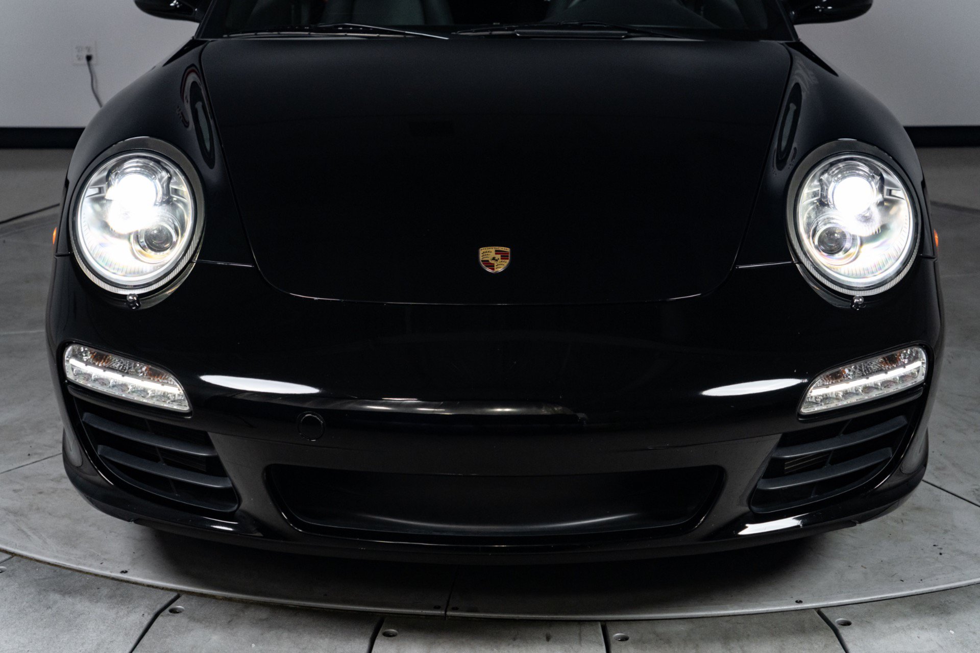 Used 2010 Porsche 911 Cabriolet image 96