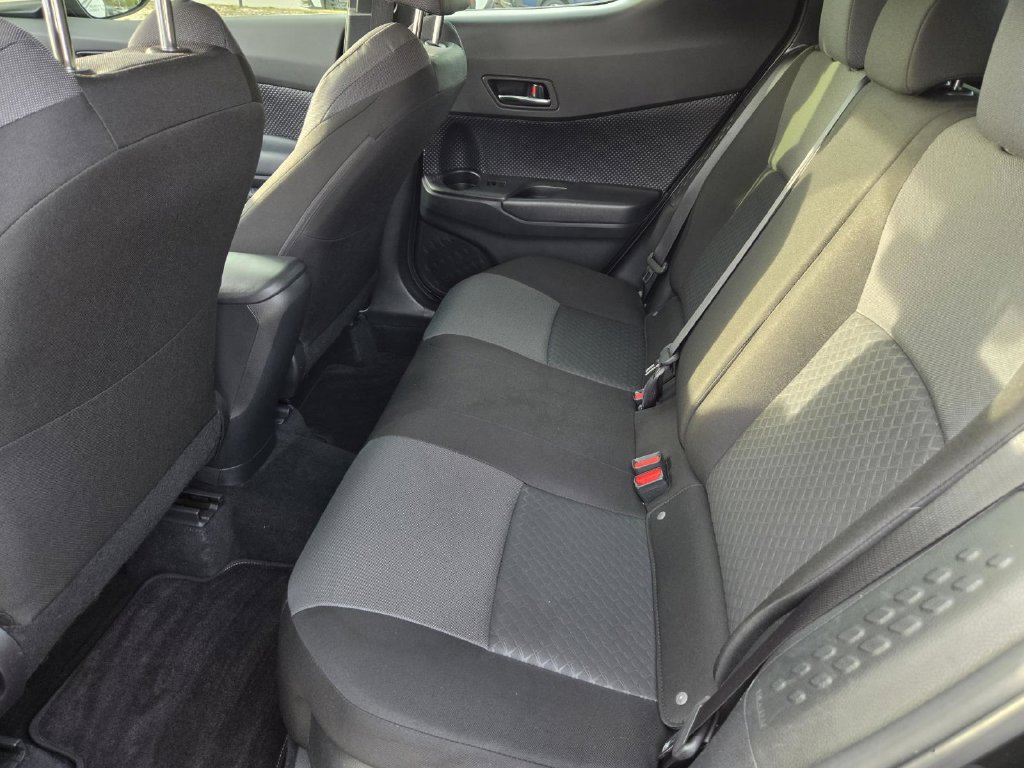 Used 2021 Toyota C-HR LE FWD image 11