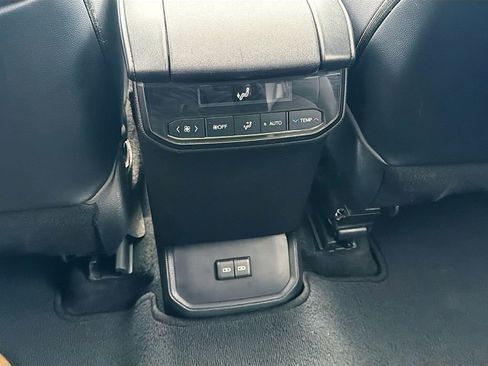 Used 2023 Toyota Highlander XLE image 22