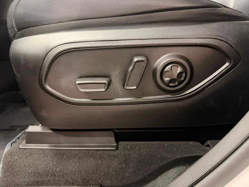 Used 2023 Jeep Grand Cherokee L Limited AWD/4WD image 34