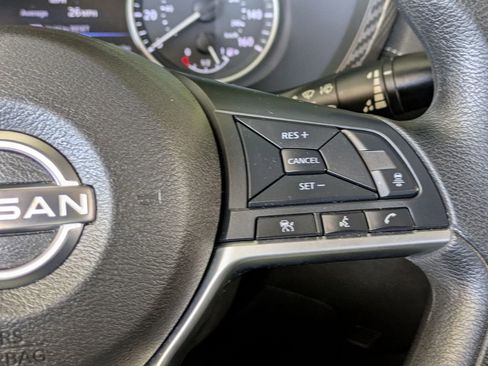 Used 2025 Nissan Sentra SV FWD image 21