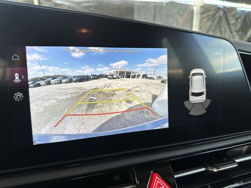 Certified 2023 Kia Niro EX image 25