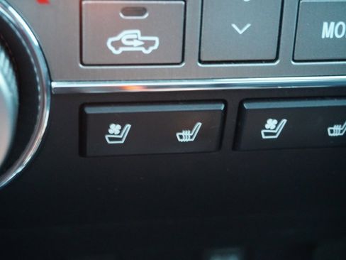 Used 2018 Toyota Tundra Platinum image 29