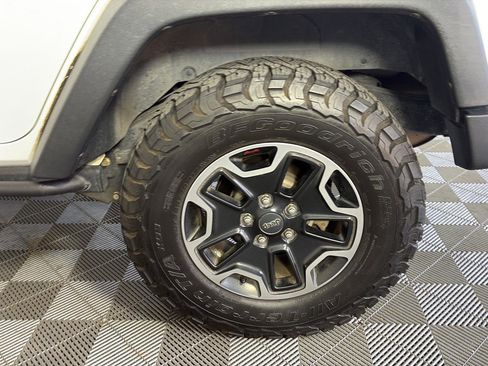 Used 2017 Jeep Wrangler Unlimited Rubicon AWD/4WD image 13