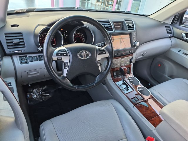 Used 2012 Toyota Highlander Limited w/ Tow Pkg FWD image 10