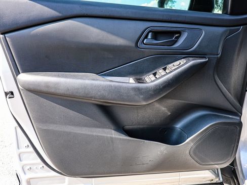 Used 2024 Nissan Rogue S FWD image 39