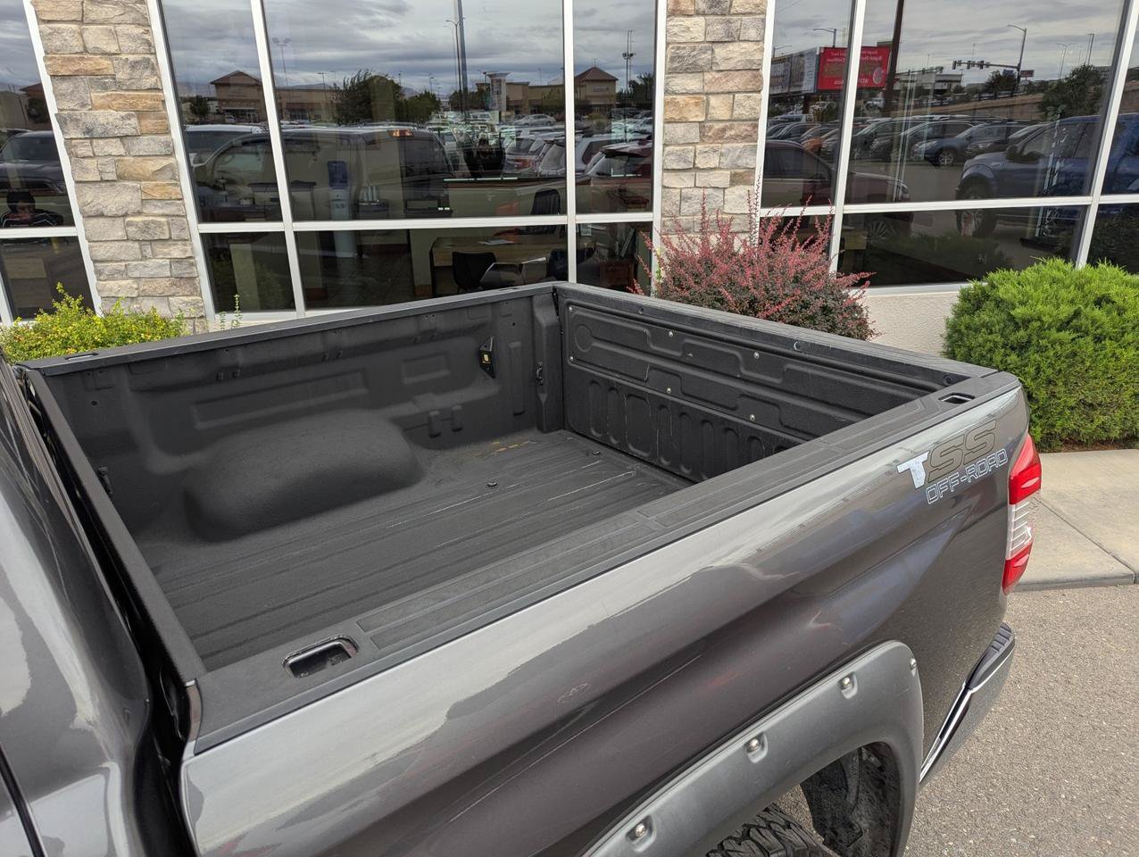 Used 2017 Toyota Tundra SR5 w/ SR5 Upgrade Package AWD/4WD image 25