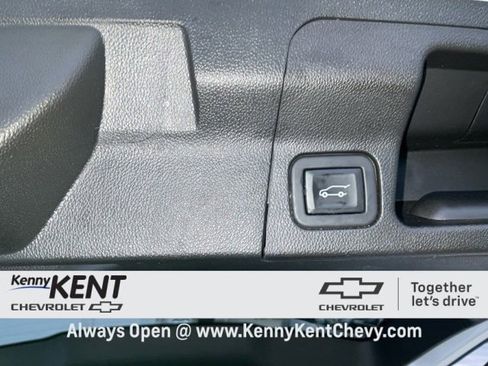 Certified 2023 GMC Acadia SLT w/ Preferred Package image 9