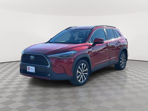 Used 2023 Toyota Corolla Cross XLE w/ Convenience Package AWD/4WD image 3