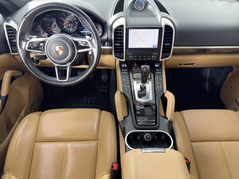 Certified 2018 Porsche Cayenne Platinum Edition image 27