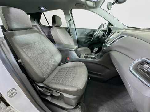 Used 2024 Chevrolet Equinox LT image 30