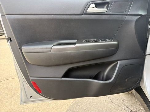 Used 2019 Kia Sportage LX image 12