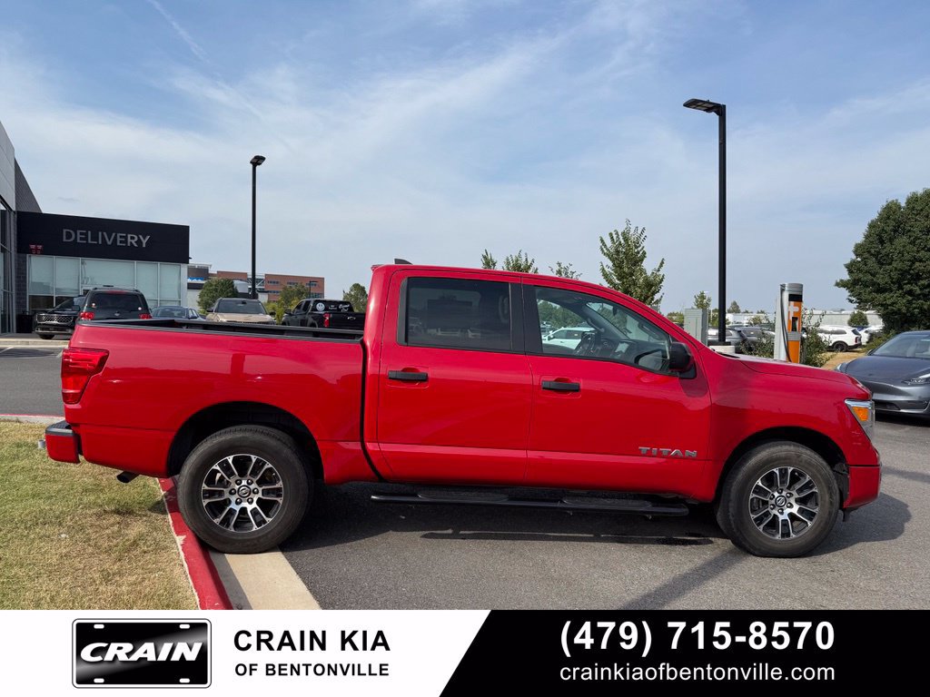 Used 2022 Nissan Titan SV AWD/4WD image 8