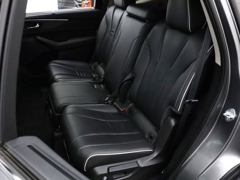 Used 2023 Acura MDX SH-AWD w/ Advance Package image 9