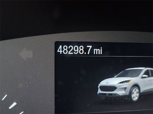 Used 2021 Ford Escape SE w/ SE Sport Appearance Package image 11