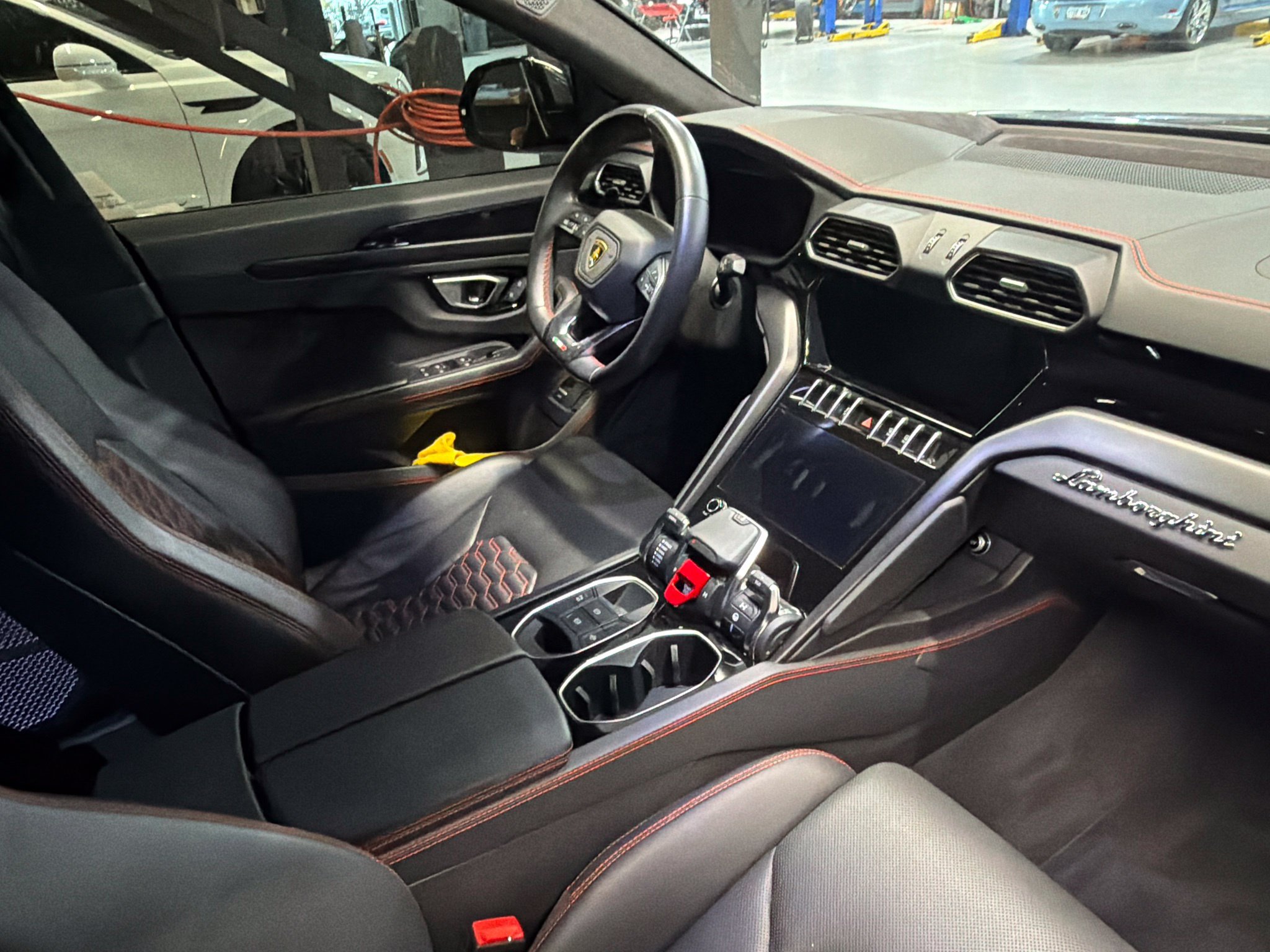 Used 2021 Lamborghini Urus AWD/4WD image 7