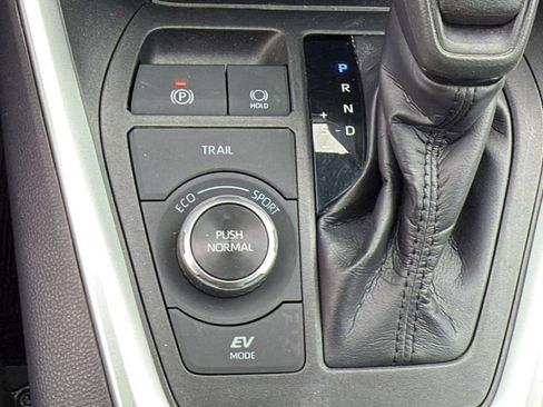 Used 2019 Toyota RAV4 LE image 21