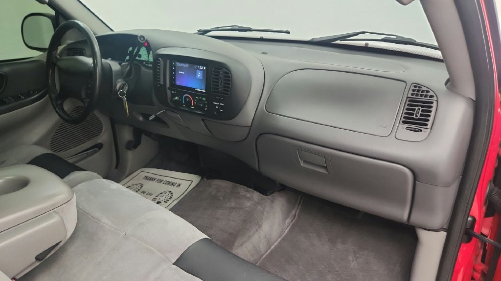 Used 2004 Ford F150 Lightning RWD image 45