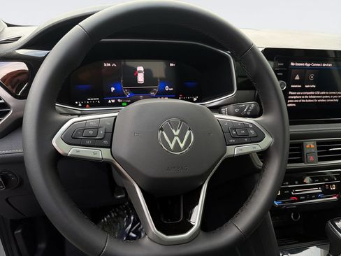 New 2026 Volkswagen Taos SE AWD/4WD image 11