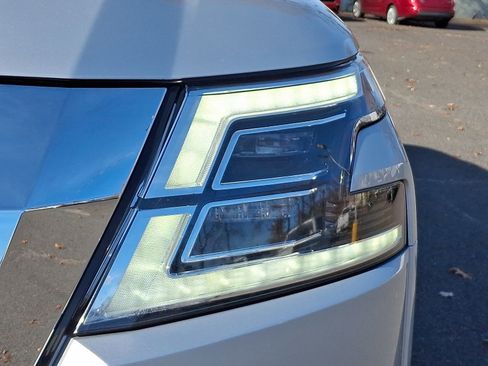 Used 2021 Nissan Armada SL w/ Captain's Chairs Package image 10