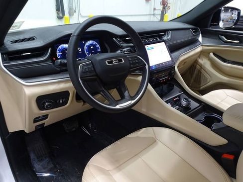 Used 2024 Jeep Grand Cherokee Limited image 23